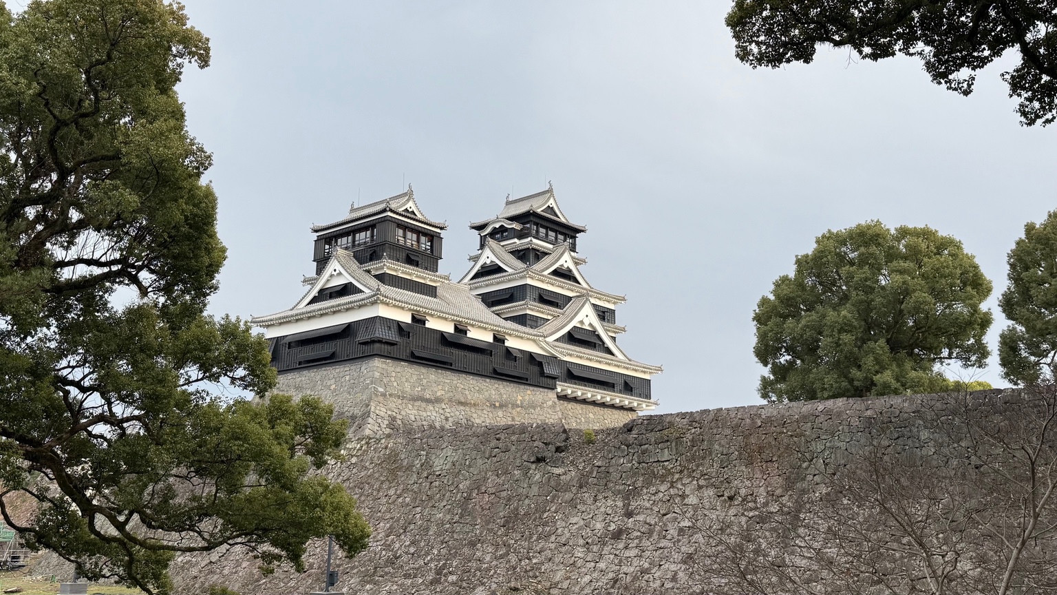 Kumamoto Castle rising above its stone walls, photographed by Mako